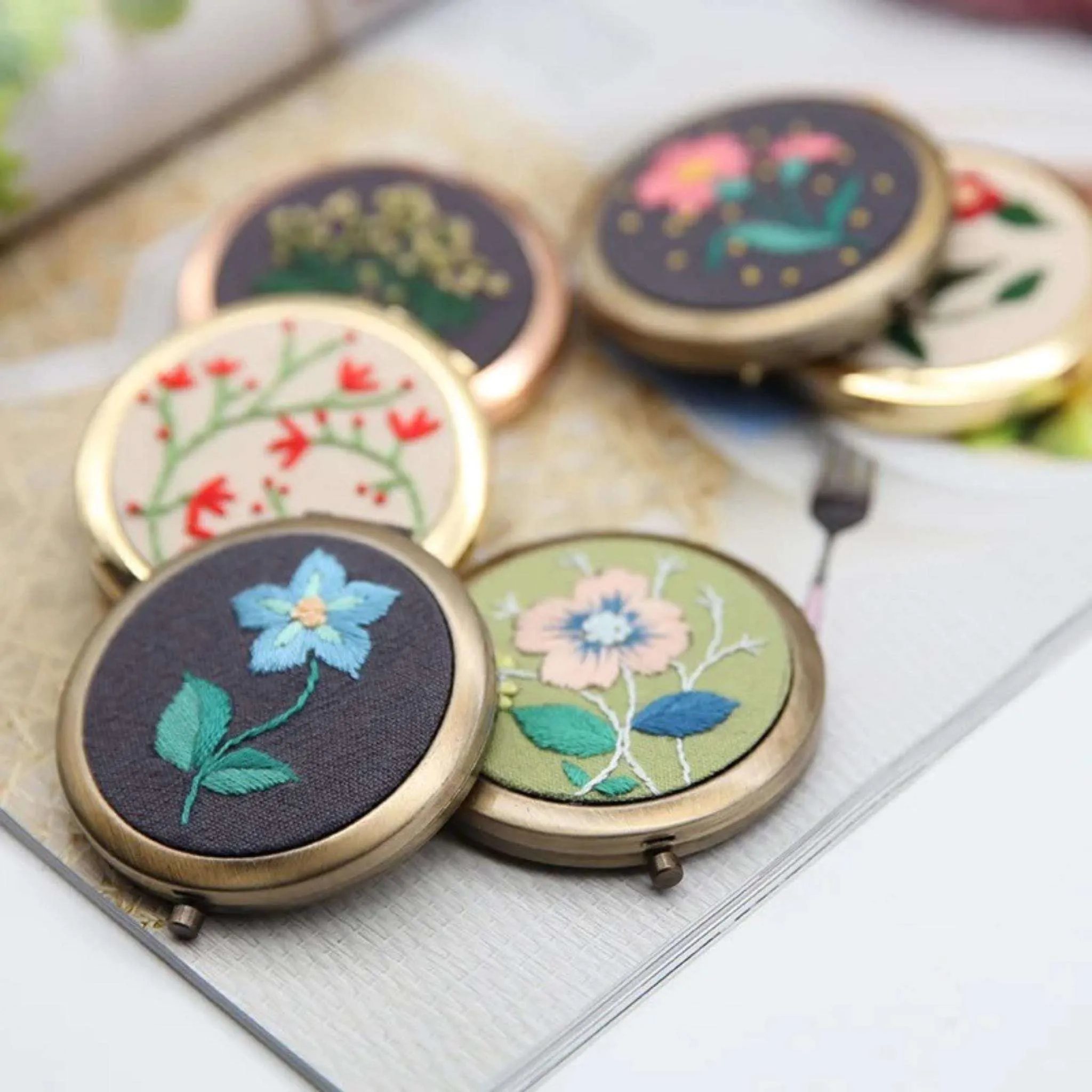 Compact Makeup Mirror Embroidery Kits DIY Beginner Embroidery Kit Adults Cross Stitch Craft Gift Idea