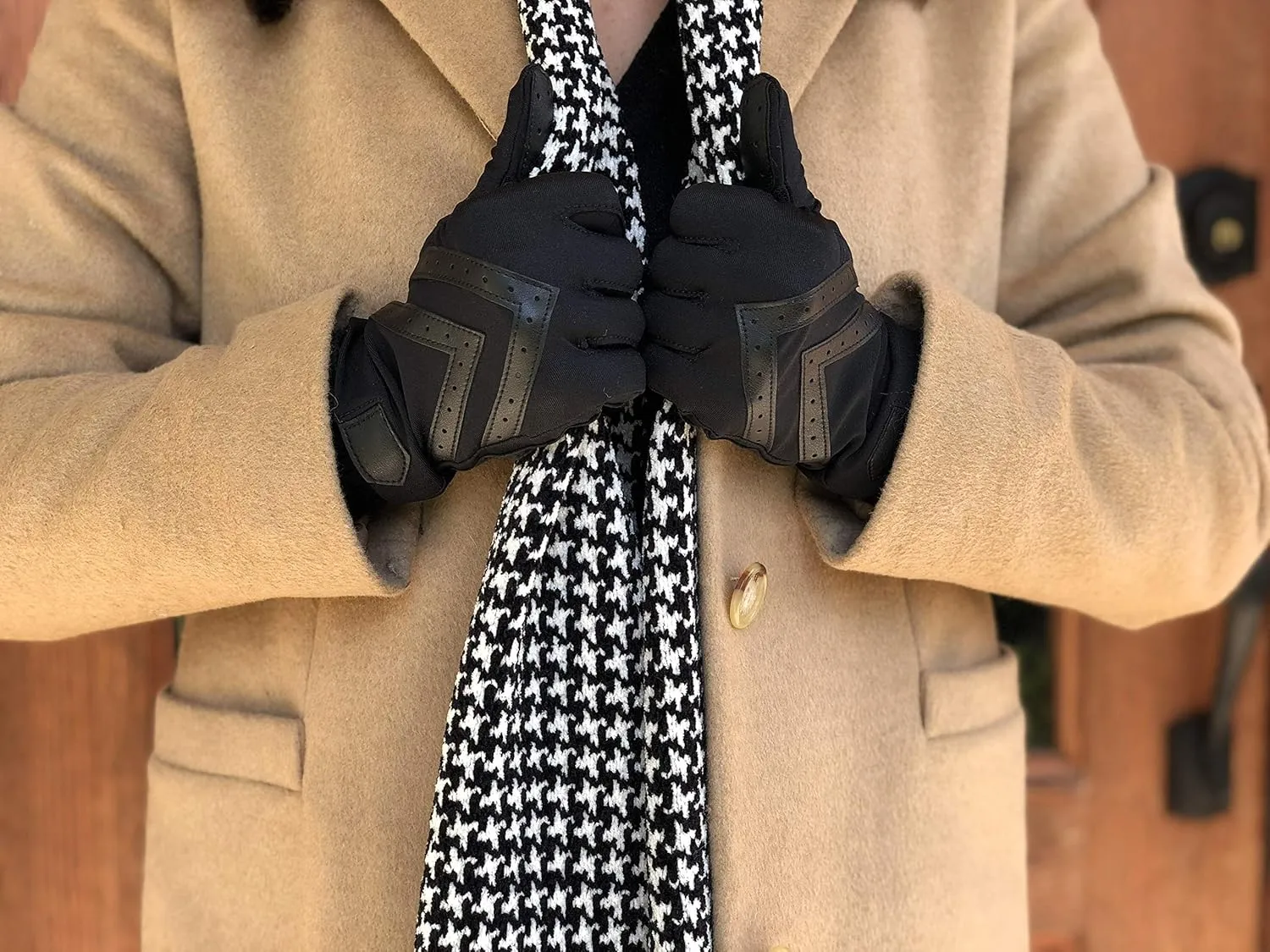 isotoner womens Spandex Shortie Touchscreen Gloves - Waterproof Winter Gloves