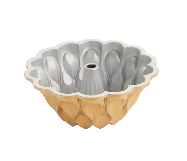 Nordic Ware :: Crown Bundt Pan