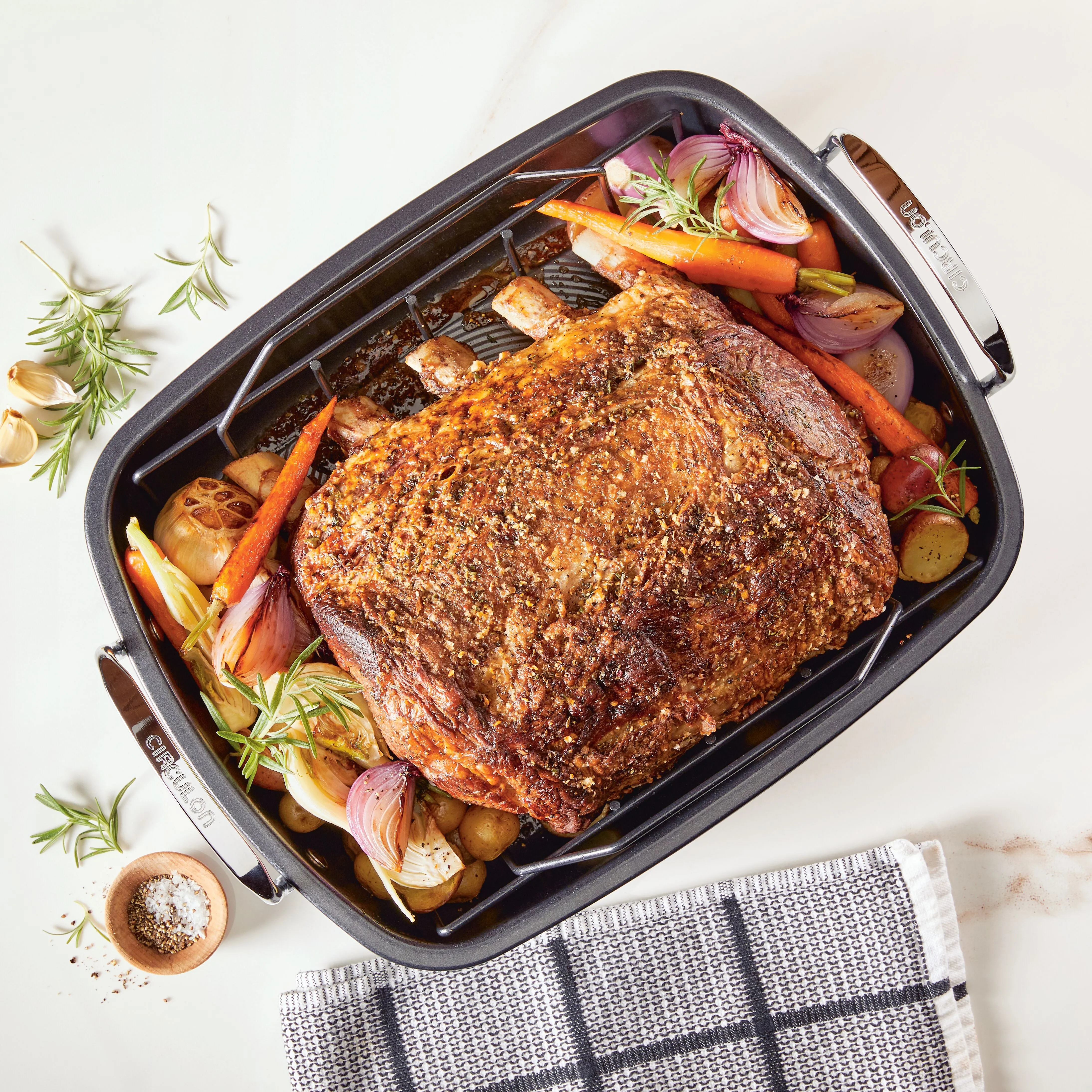 Roasting Pan: Nonstick Roaster Pan with Easy Serve Rack