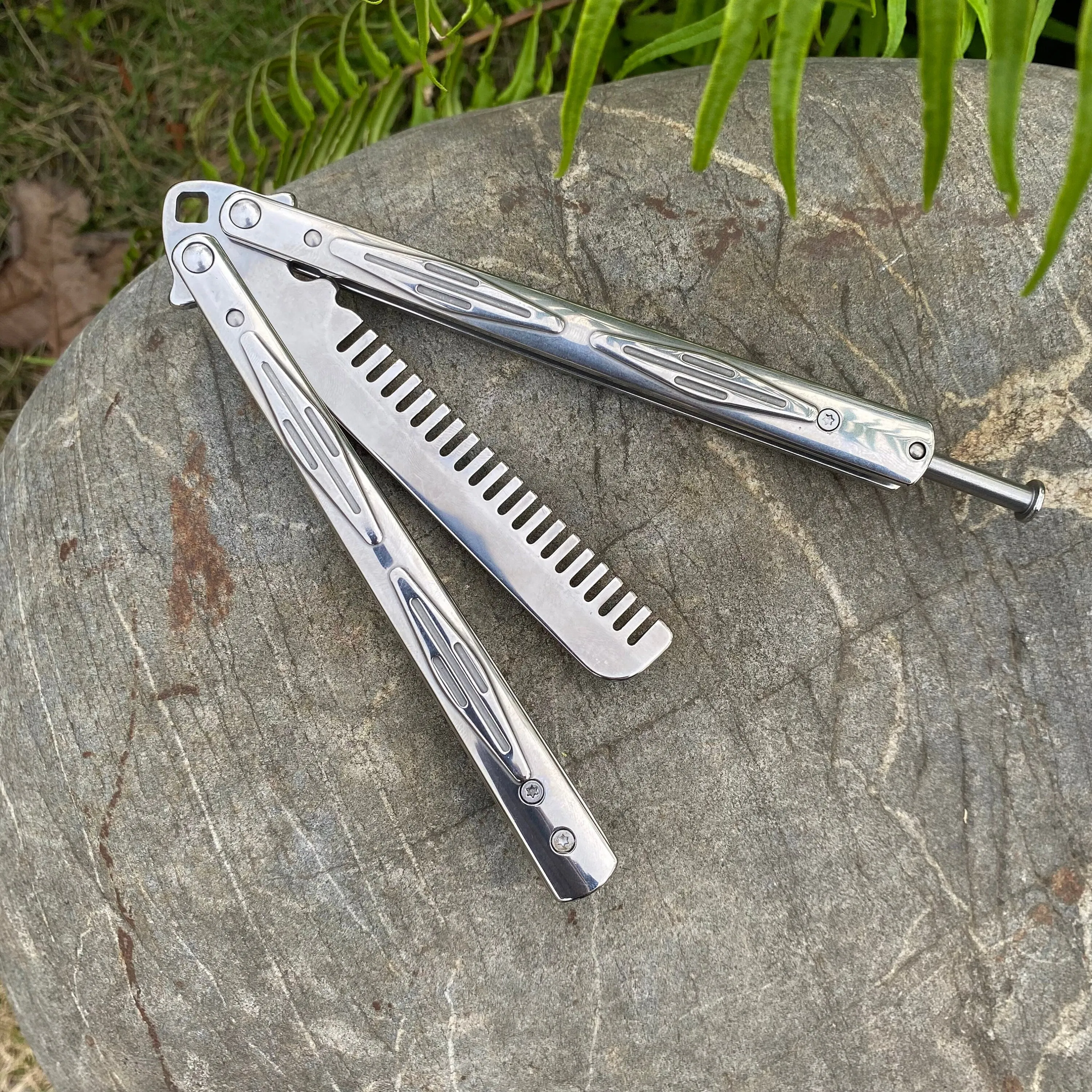 Yoru Comb Shaped Butterfly Knife