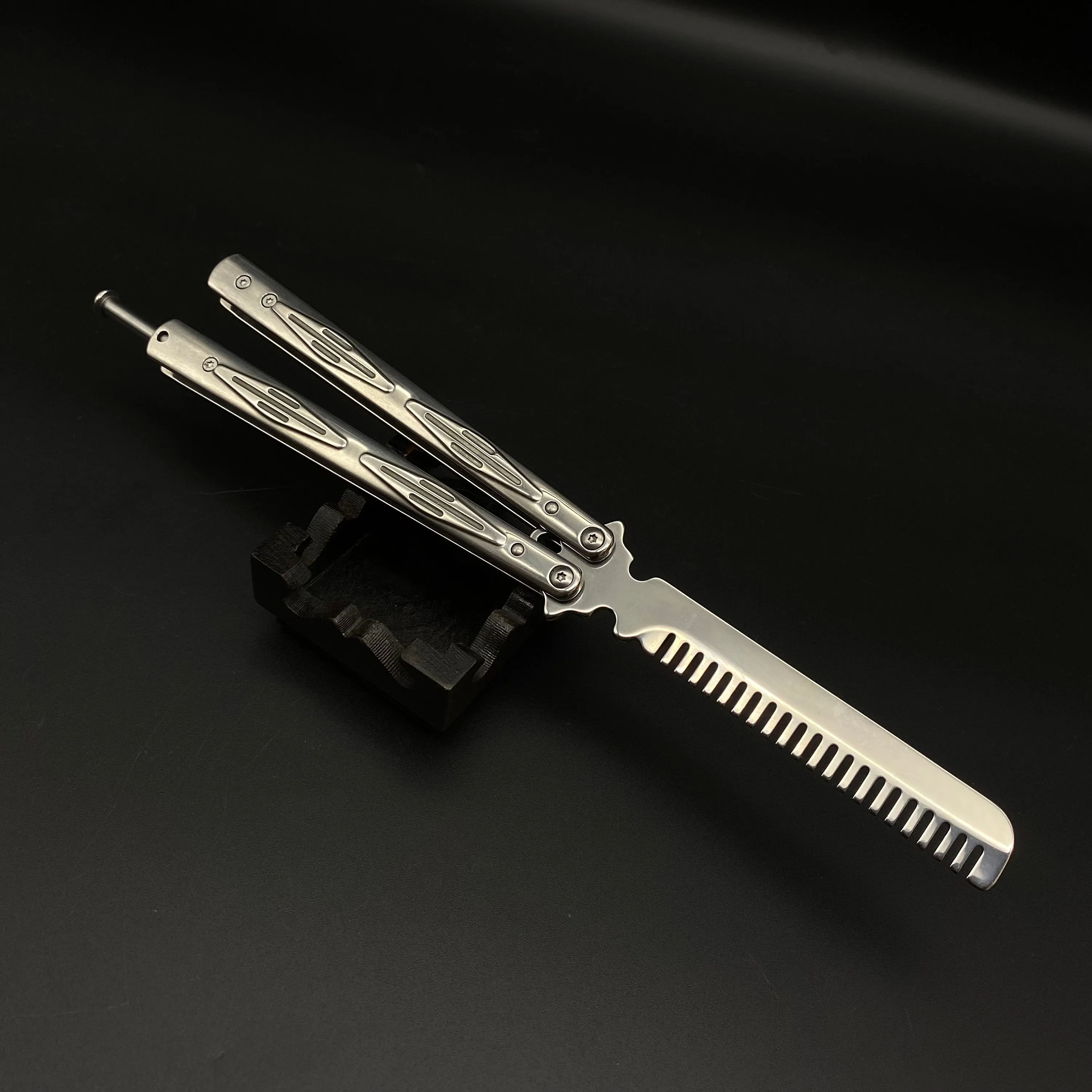 Yoru Comb Shaped Butterfly Knife